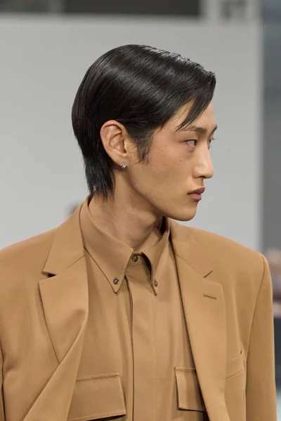 Look 70
